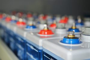 Solar Batteries vs Generators: Which Saves More Money?