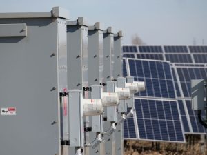 Solar Batteries vs Generators: Which Saves More Money?